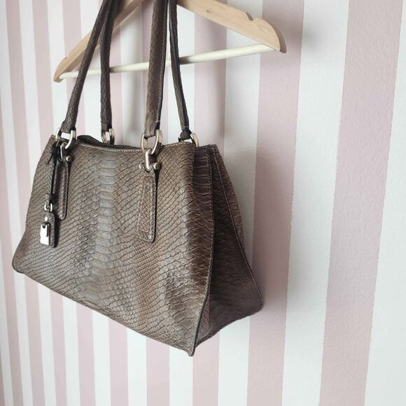 Liz Claiborne Textured Brown Shoulder Bag - Picture 6 of 7